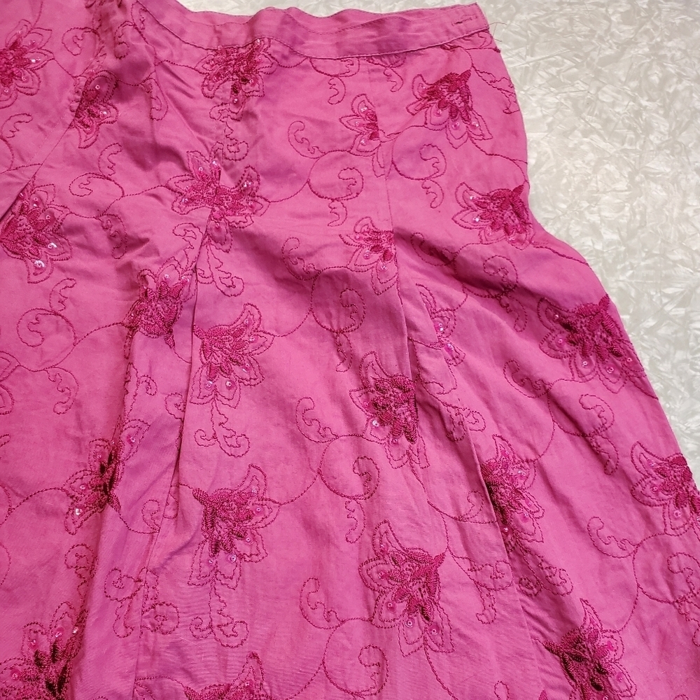 #071 Dolled Up Size Small by F.A.N.G. fuschia sequined skirt - Picture 4 of 16